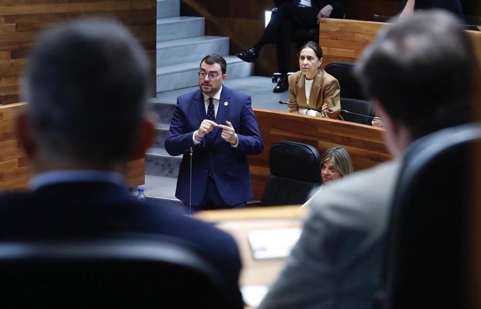 El presidente del Principado, Adrián Barbón, en el pleno de la JGPA