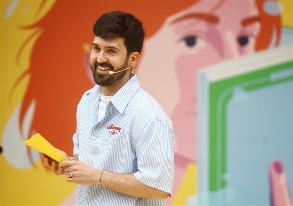 El malagueño David Moreno gana el I Premio de Relato Breve 'Historias en Movimiento' de la Feria del Libro.