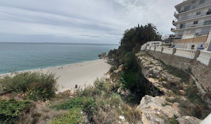Mirador Bendito y Playa del Carabeo, en Nerja.