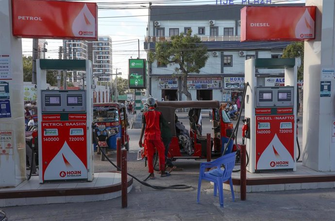 Archivo - Imagen de archivo de una gasolinera en Mogadiscio (Somalia) 