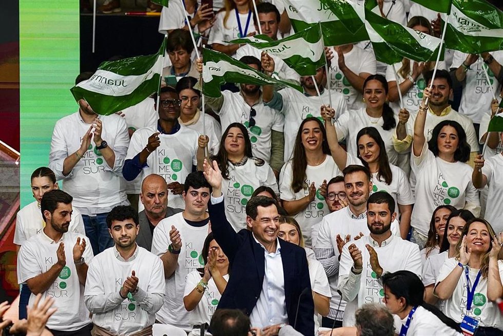 El presidente del PP de Andalucía y candidato a la reelección de la Presidencia de la Junta, Juanma Moreno, durante un acto de campaña. a 10 de mayo de 2026 en Málaga (Andalucía, España). El presidente del PP de Andalucía y candidato a la reelección de la
