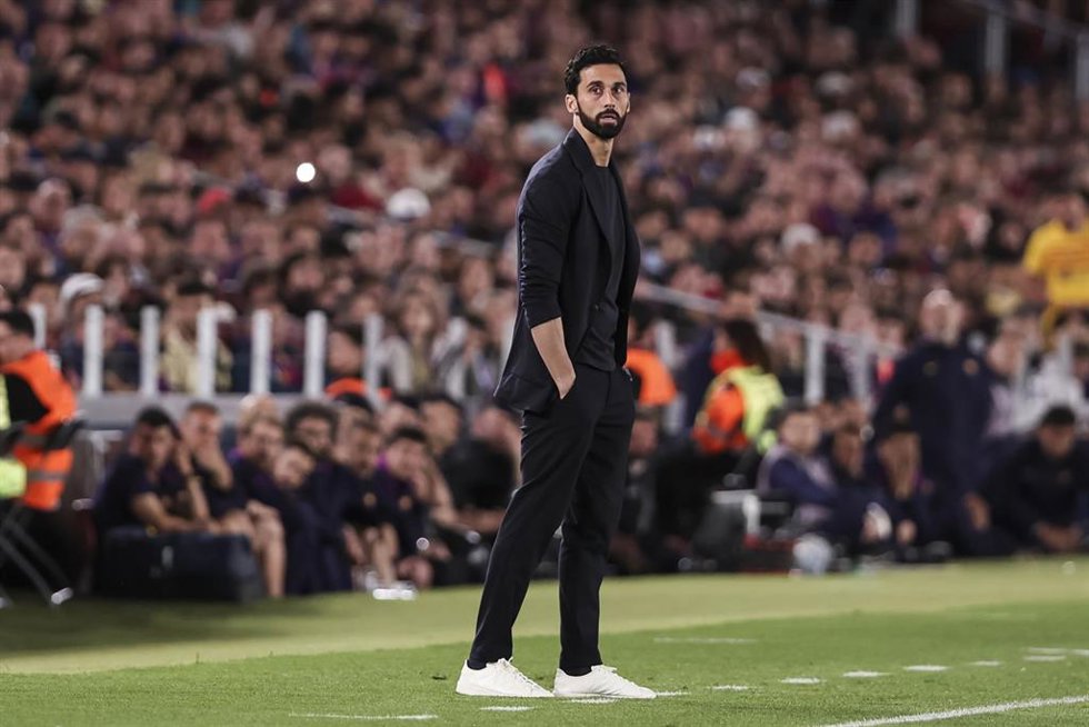 Alvaro Arbeloa durante el Clásico entre el FC Barcelona y el Real Madrid de LaLiga EA Sports 25-26