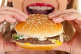 Foto: Comer fuera de casa y obesidad: el gran estudio que apunta a la comida rápida como factor clave del aumento de peso