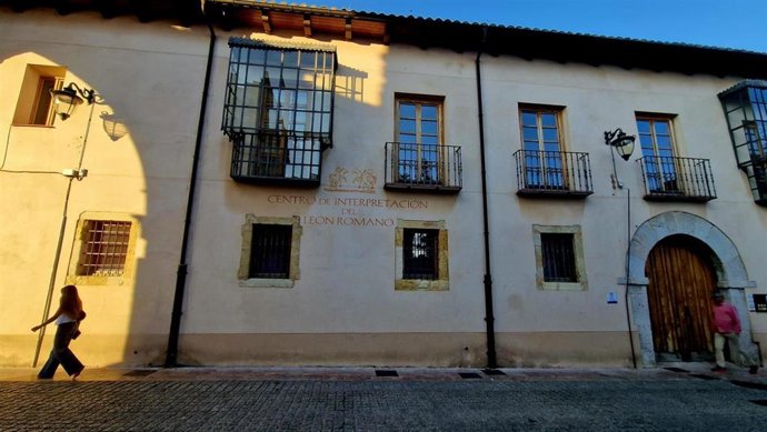 Archivo - El Centro de Interpretación del León Romano ofrecerá visitas teatralizadas para conmemorar el Día de los Museos.