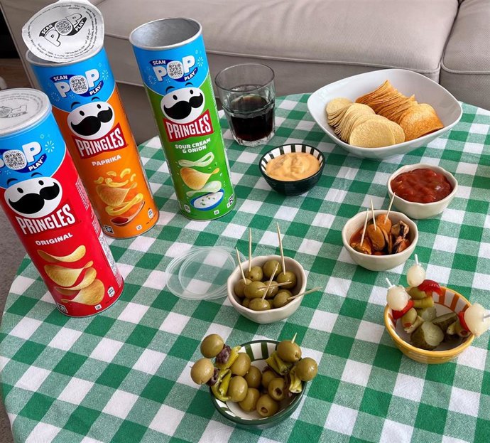 Bodegón de aperitivos Pringles