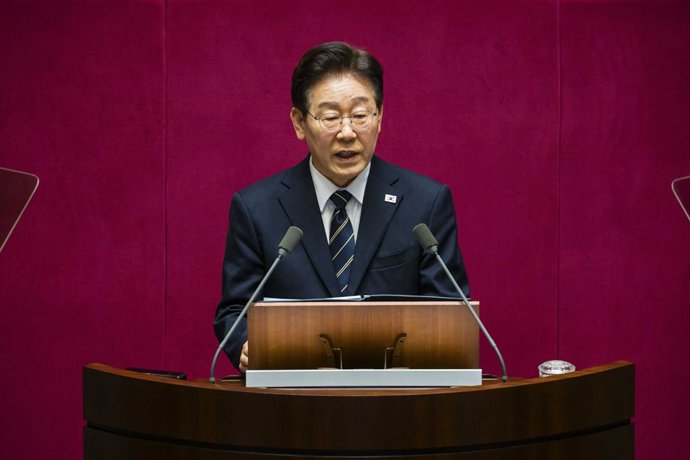 Archivo - April 2, 2026, Seoul, South Korea: LEE JAE MYUNG, president of South Korea, addresses a session of the National Assembly during an administrative speech on Thursday, April 2, 2026 in Seoul, South Korea. The Lee government is asking for an emerge