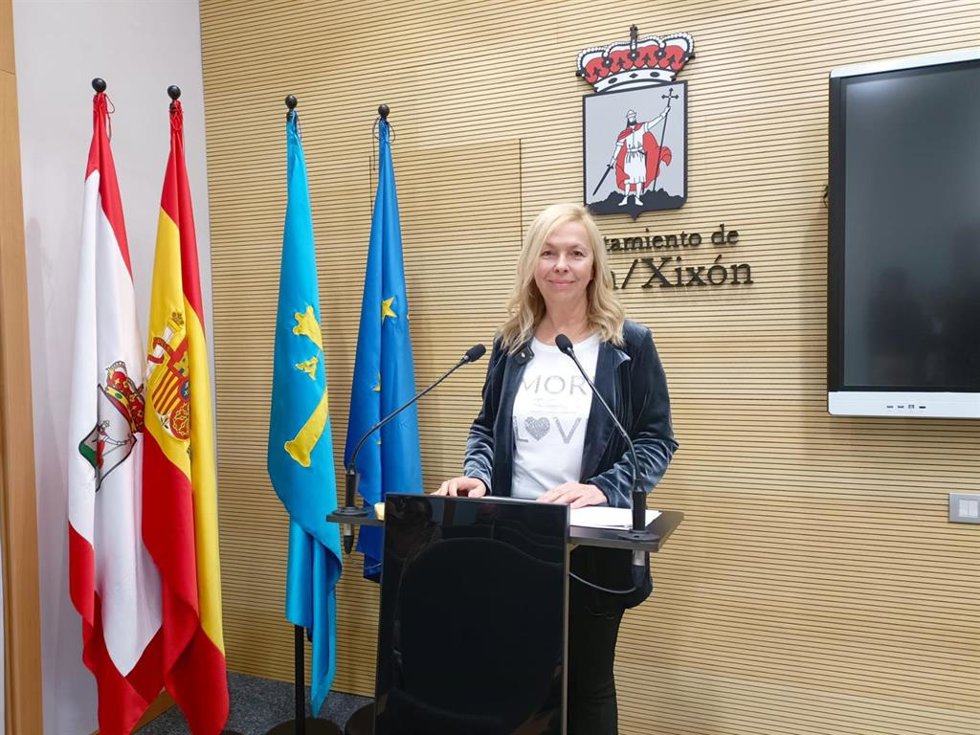 La portavoz de Vox en el Ayuntaniento de Gijón, Sara Álvarez Rouco, en rueda de prensa en el Consistorio gijonés.