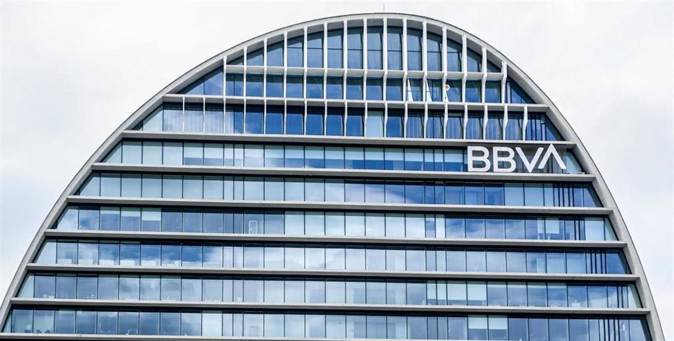 Archivo - Fachada de la sede de BBVA, a 26 de septiembre de 2024, en Madrid (España). 