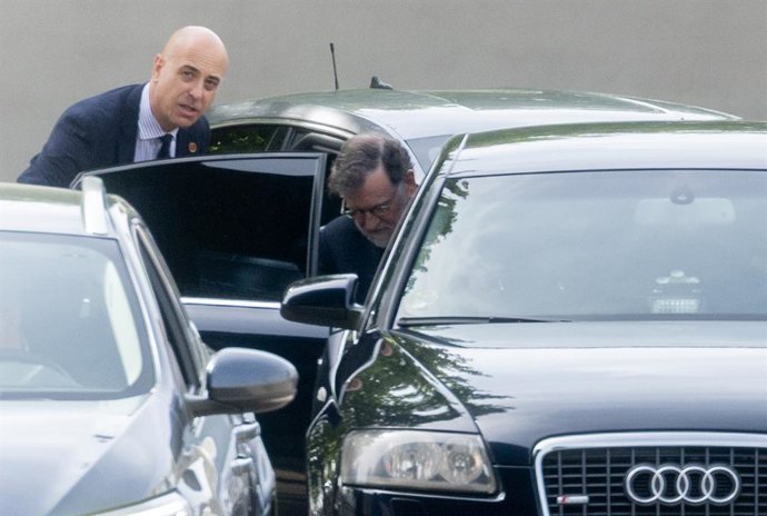 El expresidente del Gobierno, Mariano Rajoy, a su salida de la Audiencia Nacional, a 23 de abril de 2026, en San Fernando, Madrid (España).