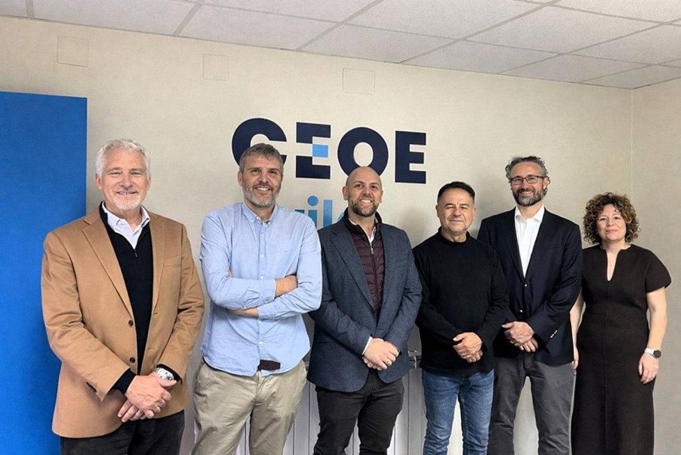 Representantes de la UCAV, CEOE Ávila y la Universidad San Sebastián de Chile, en la presentación de la jornada.