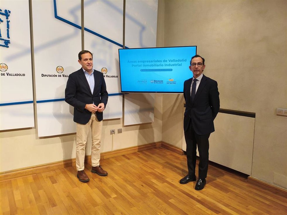 El presidente de la Diputación de Valladolid, Conrado Íscar, y el de la Asociación de Empresarios del Polígono San Cristóbal, Jorge Valentín-Gamazo.