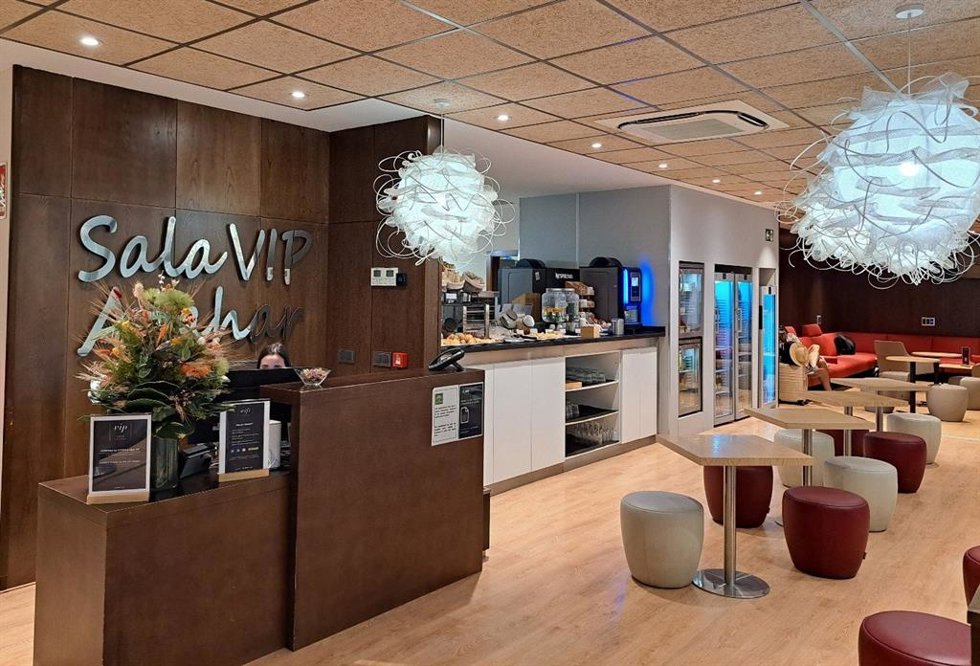 Archivo - Imagen de recurso de la sala VIP actual del aeropuerto de Sevilla.