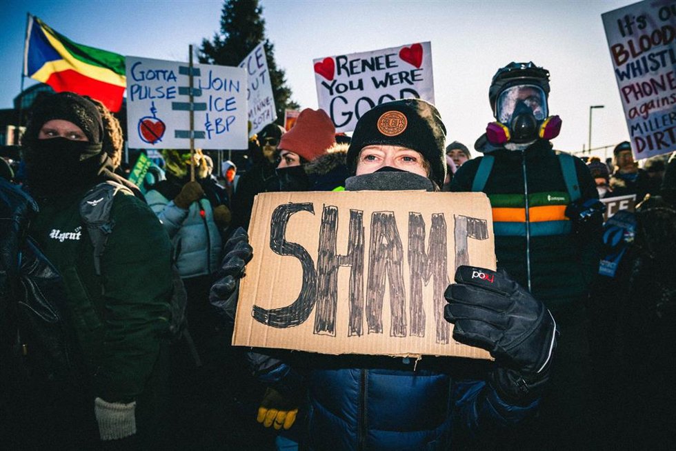 Archivo - Activistas protestan en Minneapolis contra la presencia del ICE