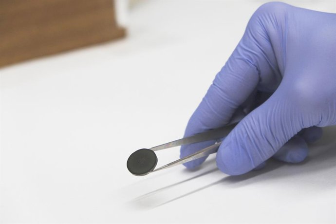 Mostra de eletrocerâmicas sustentáveis com nanocelulose.