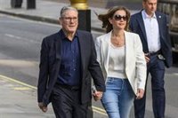 Starmer reconoce "frustración" con su figura pero asegura que si dimite "sumiría en el caos" a Reino Unido