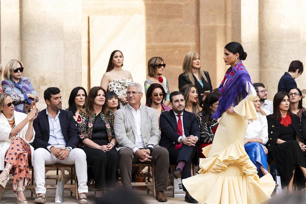 Imagen de archivo de un desfile de moda flamenca en la pasarela 'We Love Flamenco' en Almería.