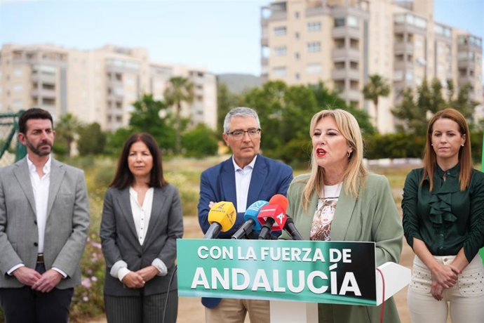 La candidata del PP a las elecciones andaluzas, Carolina España, en una comparecencia ante los medios para informar sobre asuntos de actualidad en un acto enmarcado en la compaña electoral andaluza.