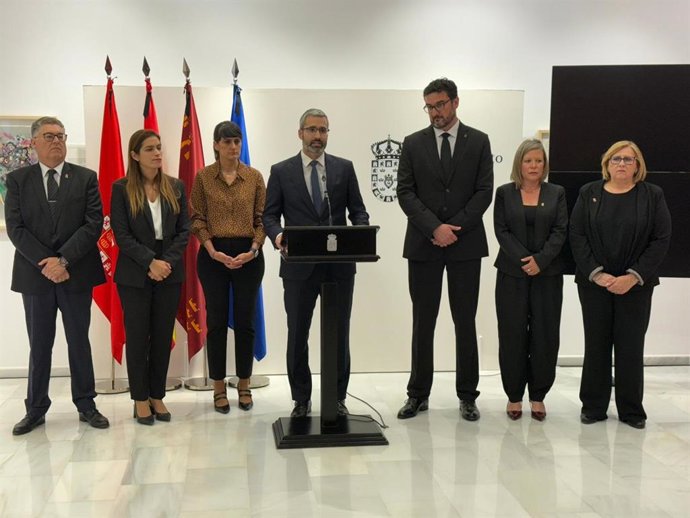 El delegado del Gobierno en la Región de Murcia, Francisco Lucas, acompañado por la secretaria de Estado de Digitalización e Inteligencia Artificial, María González Veracruz, y concejales del Grupo Municipal Socialista
