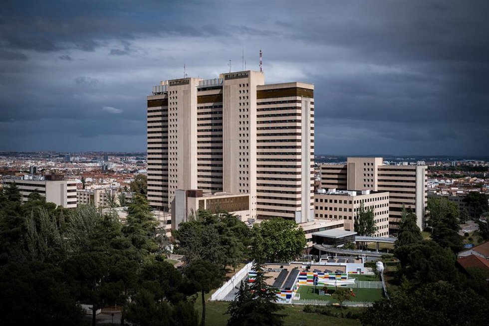 Exteriores del Hospital Central de la Defensa Gómez Ulla, a 10 de mayo de 2026, en Madrid (España). Los 14 españoles que viajaban en el crucero MV Hondius aquejado por un brote de hantavirus son trasladados al Hospital Gómez Ulla para iniciar una cuarente