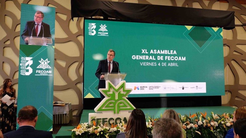 El alcalde de Murcia, José Ballesta, en la XL Asamblea General de Fecoam, celebrada el 4 de abril de 2025