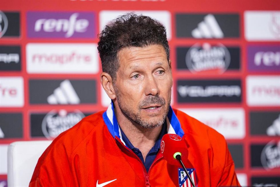 El entrenador del Atlético de Madrid, Diego Pablo Simeone, atiende a la prensa.  