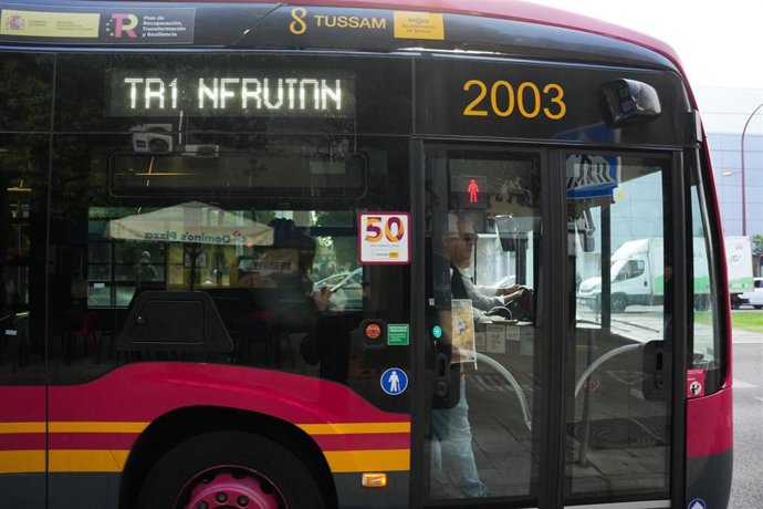 Archivo - Imagen de recursos del bus de tránsito rápido (BTR) o tranvibús. A 29 de septiembre de 2025, en Sevilla (Andalucía, España). 
