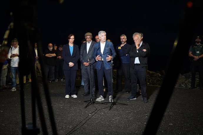 (I-D) La ministra de Sanidad, Mónica García; el director general de la OMS, Tedros Adhanom Ghebreyesus; el ministro del Interior, Fernando Grande-Marlaska y el ministro de Política Territorial y Memoria Democrática, Ángel Víctor Torres, atienden a los med