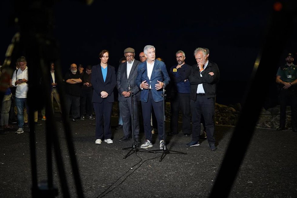 (I-D) La ministra de Sanidad, Mónica García; el director general de la OMS, Tedros Adhanom Ghebreyesus; el ministro del Interior, Fernando Grande-Marlaska y el ministro de Política Territorial y Memoria Democrática, Ángel Víctor Torres, atienden a los med