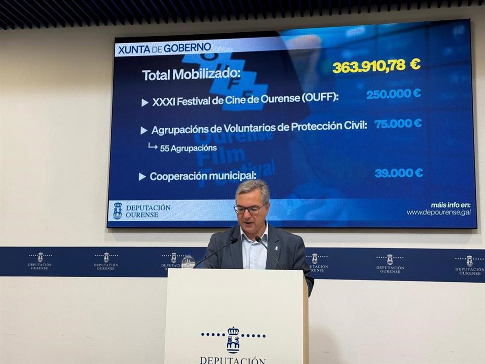 El presidente de la Diputación de Ourense, Luis Menor, ofrece una rueda de prensa para dar cuenta de los asuntos aprobados en junta de gobierno