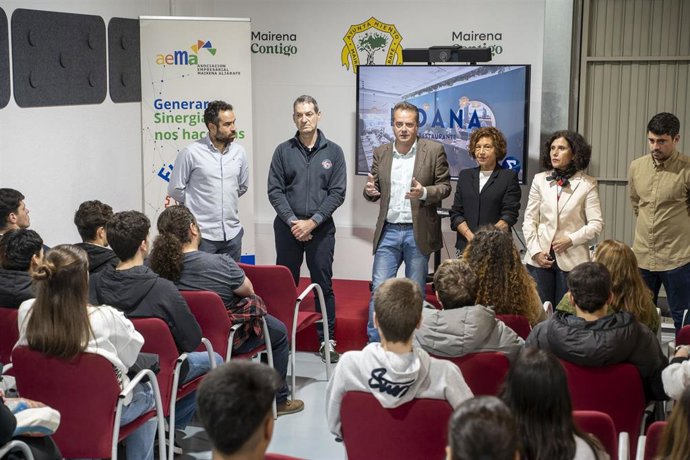 Estudiantes de Mairena participan en las jornadas de cultura emprendedora.