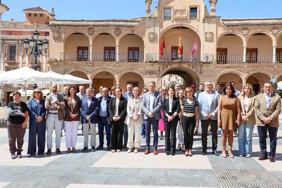 Minuto de silencio por el fallecimiento del alcalde de Murcia, José Ballesta