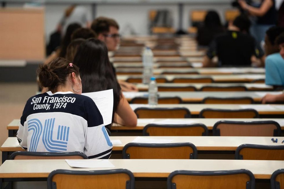 Archivo - Estudiantes de bachillerato 