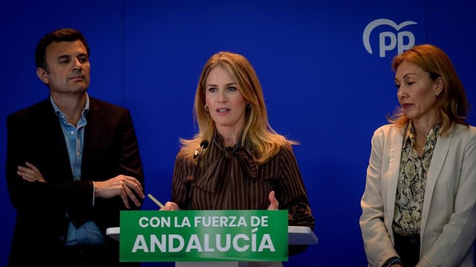 Ana Mestre con Bruno García y Tania Barcelona en rueda de prensa.