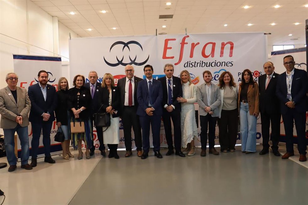 El vicepresidente segundo del Gobierno de Castilla-La Mancha, José Manuel Caballero, ha inaugurado, en el Pabellón de Muestras de FERCAM en Manzanares, la III Feria Regional de Proveedores de Hostelería y Alimentación.