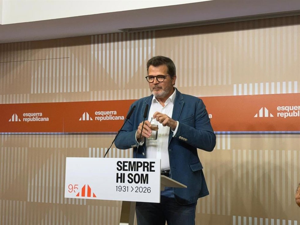 El vicesecretario de Comunicación y portavoz de ERC, Isaac Albert, en rueda de prensa.