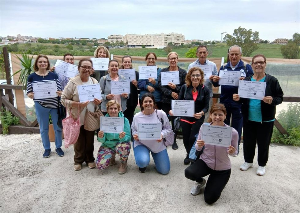 Participantes de las caminatas saludables organizadas por profesionales de Enfermería Familiar y Comunitaria en Jerez.