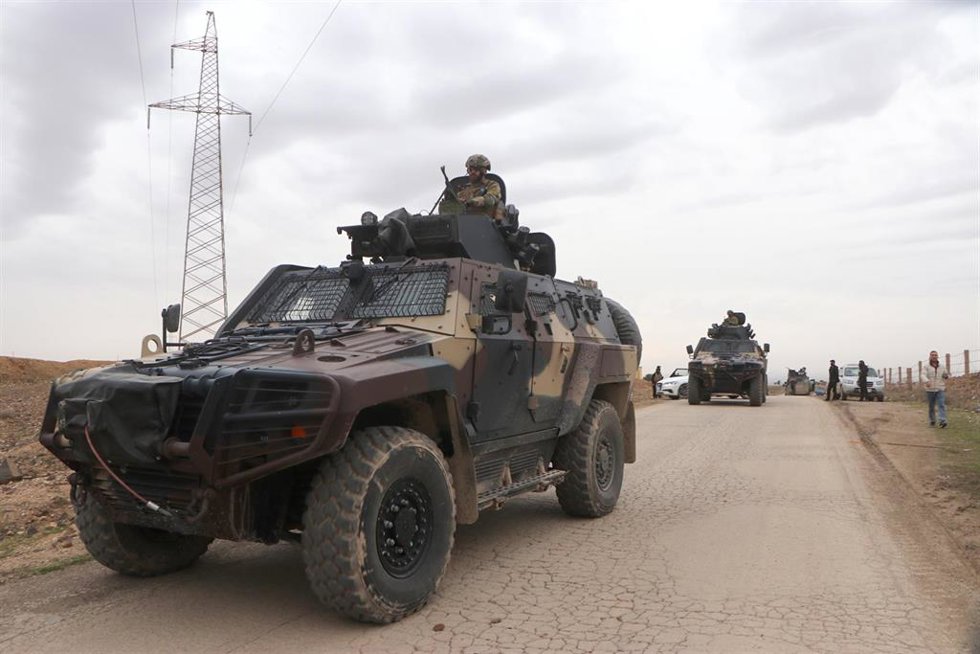Archivo - Vehículos militares de las fuerzas de Siria en Hasaka (archivo)