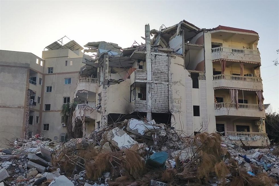 Daños en edificios en Tiro, en el sur de Líbano, por ataques de Israel