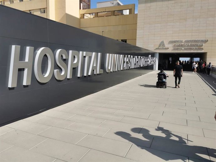 Archivo - Hospital Torrecárdenas, en Almería. Imagen de archivo