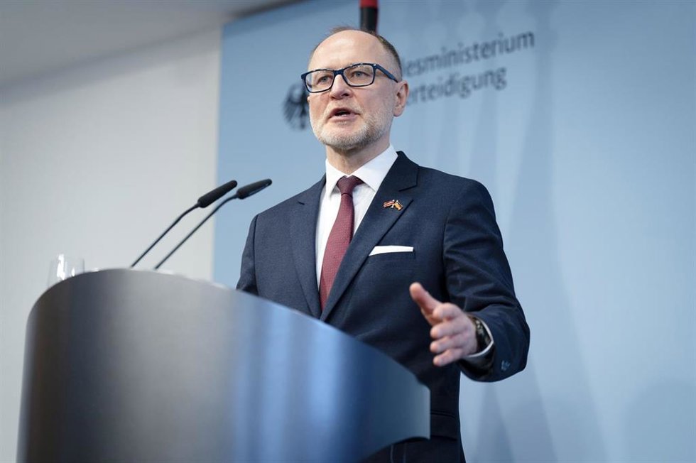 Archivo - El ministro de Defensa de Letonia, Andris Spruds, durante un acto en Alemania.