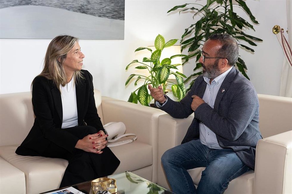 La viceministra de Turismo de Uruguay, Ana Claudia Caram, y el presidente de Felcode y de la Diputación de Cáceres, Miguel Ángel Morales.