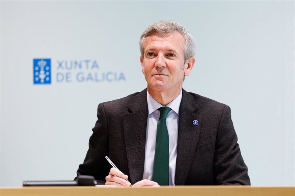 El titular del Ejecutivo gallego, Alfonso Rueda, preside la reunión del Consello
