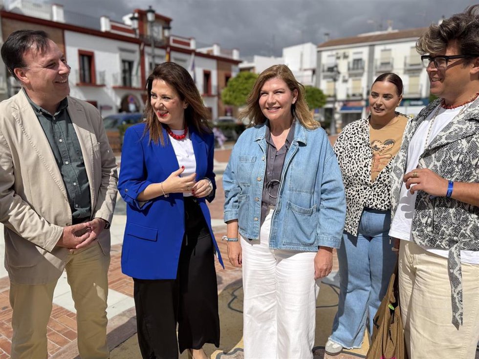 La candidata número tres del Partido Popular por la provincia de Huelva al Parlamento de Andalucía, Berta Centeno, en Gibraleón.