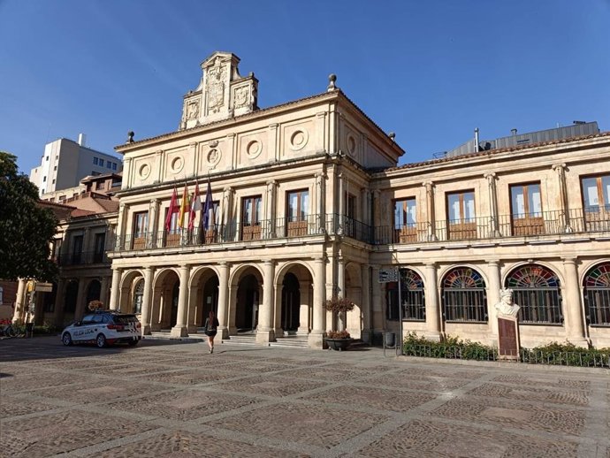Archivo - El Ayuntamiento de San Marcelo de la capital leonesa acogerá un pleno extraordinario de la RAE.