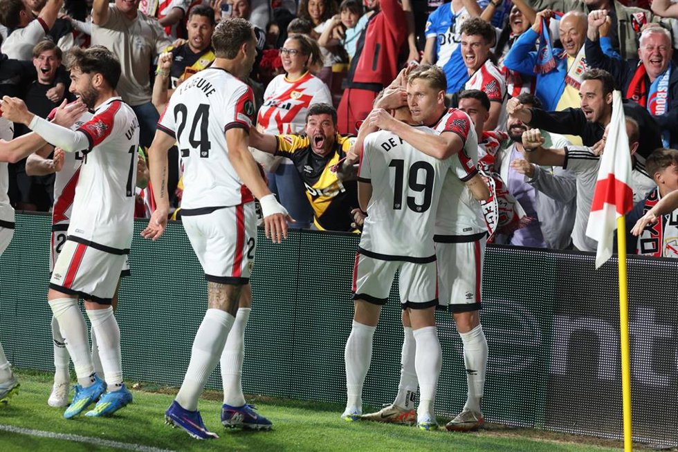 Alemao of Rayo Vallecano celebrates a goal with teammates during the UEFA Conference League 2025/26 Semi Final First Leg match between Rayo Vallecano and RC Strasbourg Alsace at Estadio de Vallecas on April 30, 2026, in Madrid, Spain.