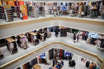 Archivo - Interior de una tienda de moda