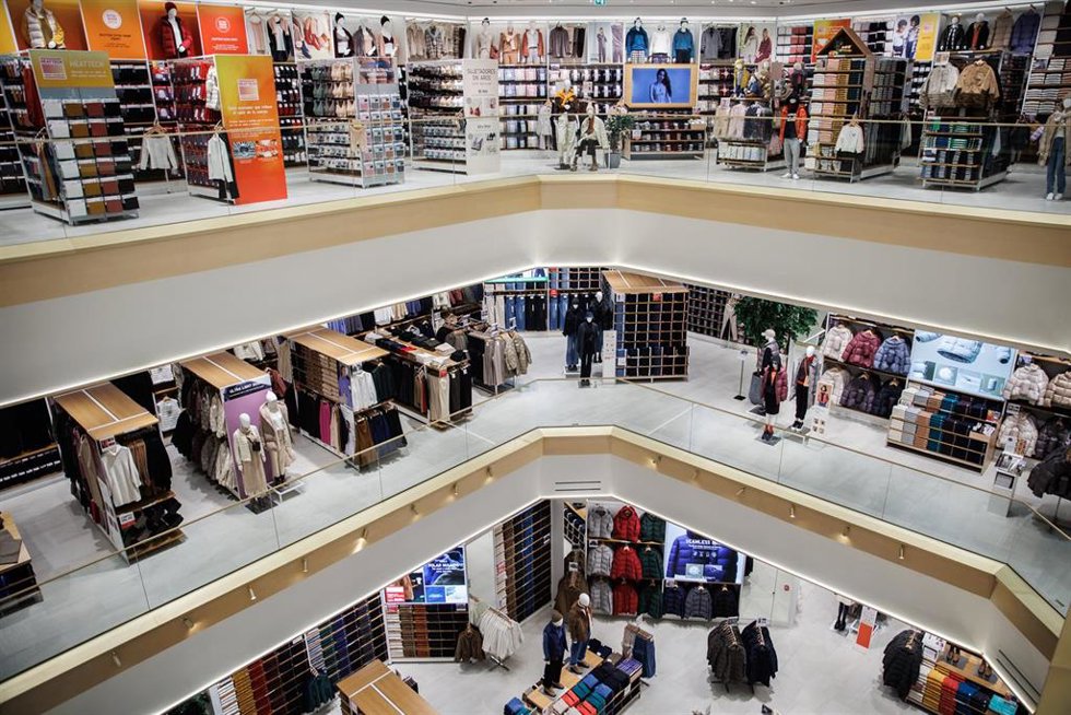 Archivo - Interior de una tienda de moda