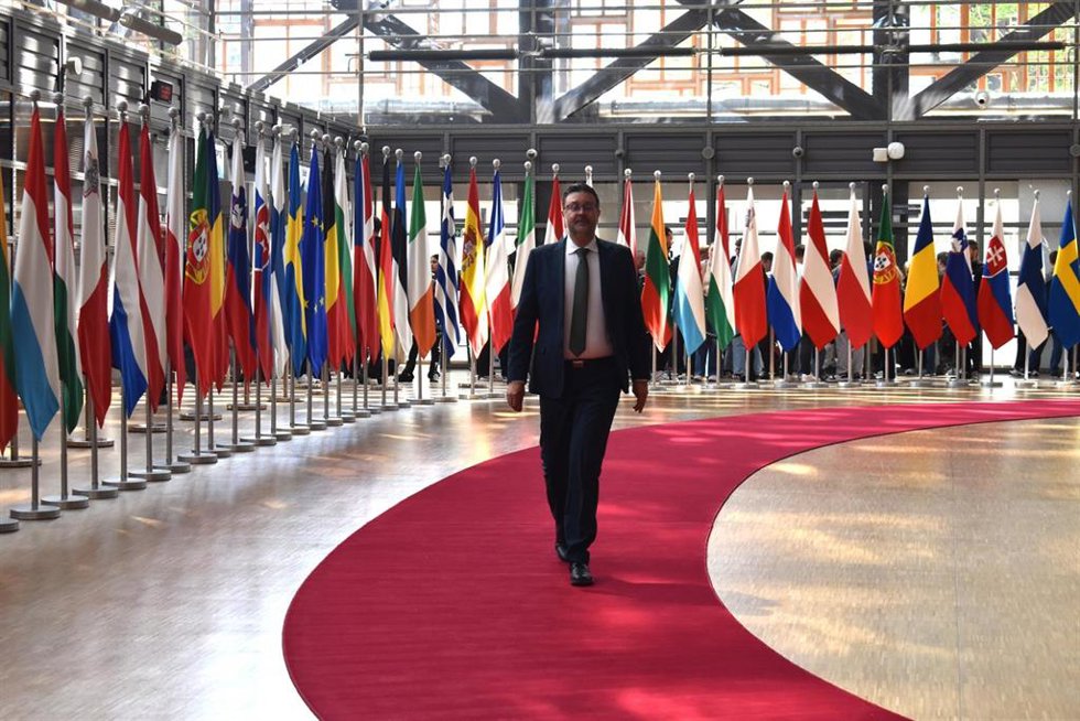 El consejero de Educación, Cultura y Deportes, Amador Pastor, durante el Consejo de Educación en Bruselas.