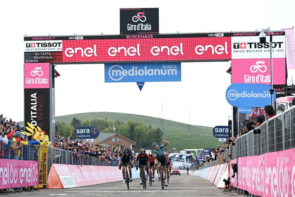 Archivo -  Jai Hindley celebra su victoria en el Blockhaus en el Giro de Italia de 2022