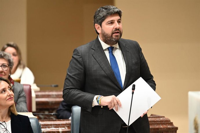 Archivo - El presidente del Gobierno regional, Fernando López Miras, en una intervención en la Asamblea Regional